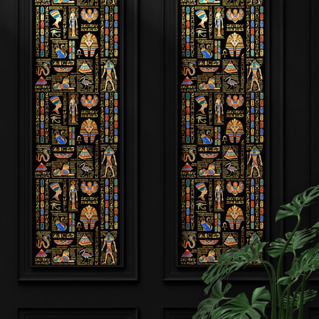 Ägyptische Hieroglyphen und Gottheiten auf schwarz Tapete (Von Creator hochgeladen)