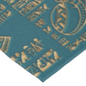 Ägyptische Hieroglyphen und Gottheiten - Gold auf Tischdecke (Schrägansicht)