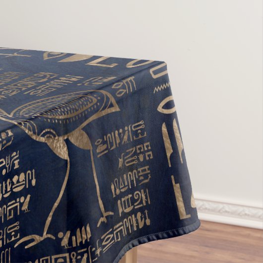Ägyptische Hieroglyphen und Gottheitgold auf Tischdecke (Beispiel)