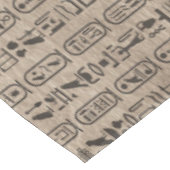 Ägyptische Hieroglyphen und Symbole auf Holz Tischdecke (Schrägansicht)