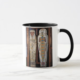Ägyptischer Sarkophag bedeckt mit Hieroglyphen (p Tasse