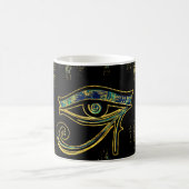Ägyptisches Auge von Horus auf Hieroglyphen und Kaffeetasse (Mittel)
