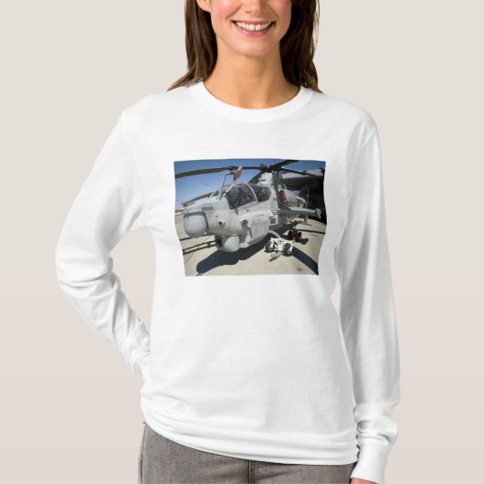AH-1Z Super Cobra-Angriffshubschrauber T-Shirt (Vorderseite)