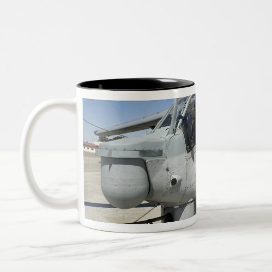 AH-1Z Super Cobra-Angriffshubschrauber Zweifarbige Tasse (Links)
