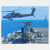 AH-64E APACHE GUARDIAN FLEECEDECKE (Vorderseite (Horizontal))