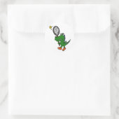 AH- Funny Gator Playing Tennis Runder Aufkleber (Tasche)