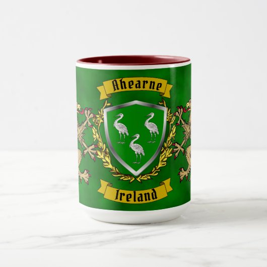 Aherzne Irish Shield & Griffins Personalisiert Tasse (Zentrum)