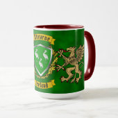 Aherzne Irish Shield & Griffins Personalisiert Tasse (VorderseiteRechts)