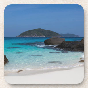 Ähnlicher weißer Sandstrand und türkisblaues Meer Untersetzer