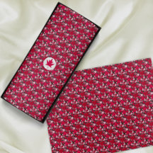 Ahorn-Blätter auf einem Kohle-Hintergrundpapier