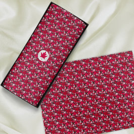 Ahorn-Blätter auf einem Kohle-Hintergrundpapier Seidenpapier