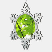 Ahorn-Blätter mit Regentropfen Schneeflocken Zinn-Ornament (Rechts)