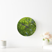Ahorn im Frühling Runde Wanduhr (Zuhause)