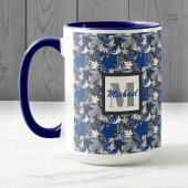 Ahorn Verlasse Blau auf einer kohlebasierten Hinte Tasse