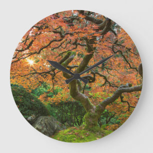 Ahornbaum im japanischen Garten im Herbst Große Wanduhr