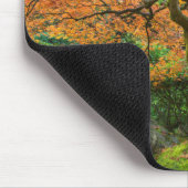 Ahornbaum im japanischen Garten im Herbst Mousepad (Ecke)
