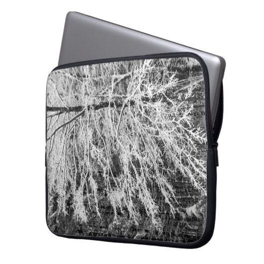 Ahornbaum mit Schnee Laptopschutzhülle (Vorderseite Links)