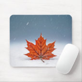 Ahornblatt auf frischem Schnee Mousepad (Mit Mouse)