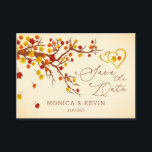 Ahornkarten-Blätter Herz Save the Date Abschlusska Begleitkarte<br><div class="desc">Rote und goldene Herbstkarten und zwei Herzen Hochzeit Speichern Sie die Datumskarten.</div>
