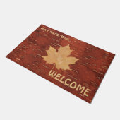 Ahornleaf auf der Birkenrinde Fußmatte (Schrägansicht)