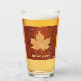 Ahornleaf auf der Birkenrinde Glas