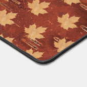 Ahornleaf auf der Birkenrinde Schreibtischunterlage (Ecke)