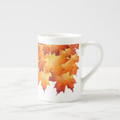 Ahornpaare auf einer Knochen-China-Tasse Porzellantasse (Rechts)