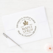 Ahornsirup Gold Zucker Ahornleder auf weißem Etike Runder Aufkleber (Umschlag)