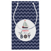 Ahoy! Es ist eine Babywinddusche. Kleine Geschenktüte (Rückseite)