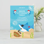 Ahoy Matey! Hai-Pirate unter See Geburtstag Einladung (Stehend Vorderseite)