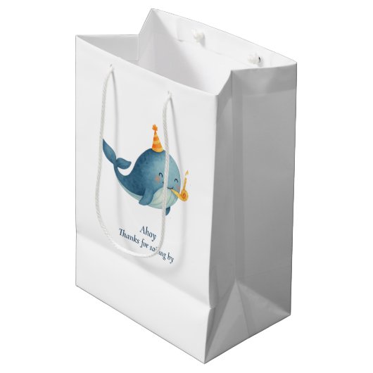 Ahoy Whale Vielen Dank für Ihr Geschenk Bag | Naut Mittlere Geschenktüte (Vorderseite Schrägansicht)