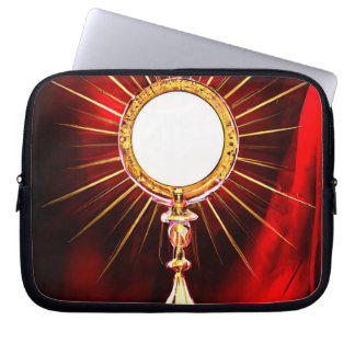 AI Art gesegnet Sacrament Host in einem Monstranz Laptopschutzhülle