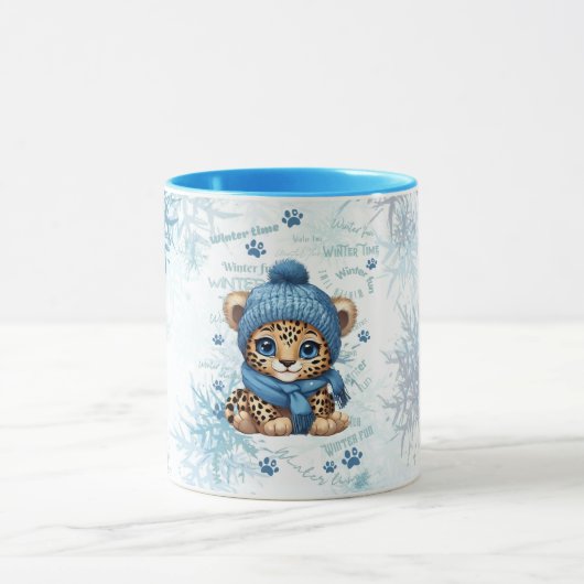 AI generiert | Niedlicher Leopard | Winter Tasse (Zentrum)