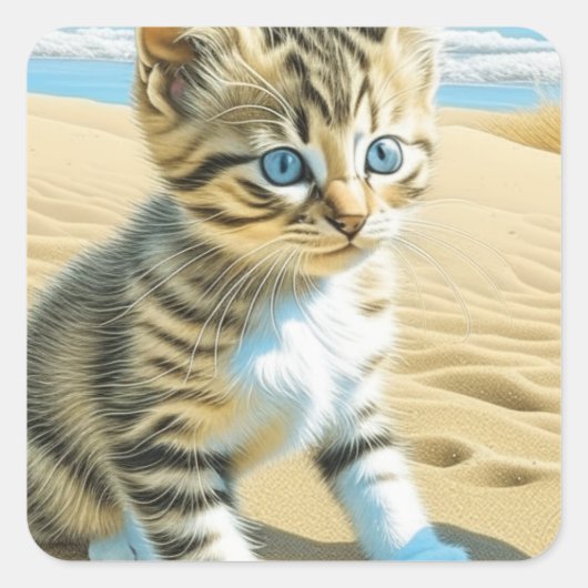 AI Gray Tabby Kitten spielt am Strand Quadratischer Aufkleber (Vorderseite)