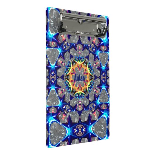 AIDAN ~ TRIPPY 3D Muster Personalisiert Mini Klemmbrett (Schrägansicht)