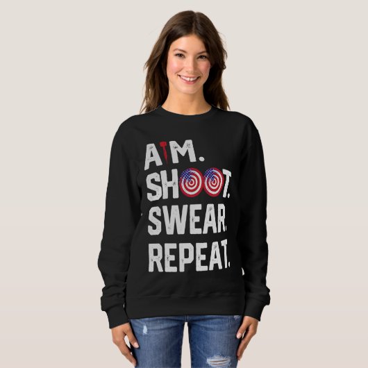 Aim Shoot Swear Repeat Dartboard Target Bullseye Sweatshirt (Vorne ganz)