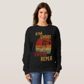 Aim Shoot Swear Repeat Darts Sweatshirt (Vorne ganz)