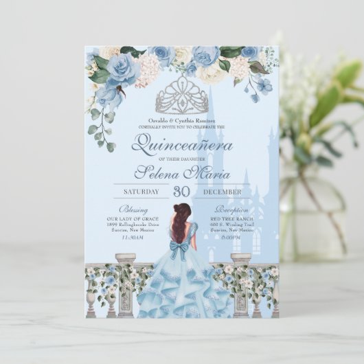 Ainderella Blue Rose Silver Princess Quinceanera Einladung (Stehend Vorderseite)