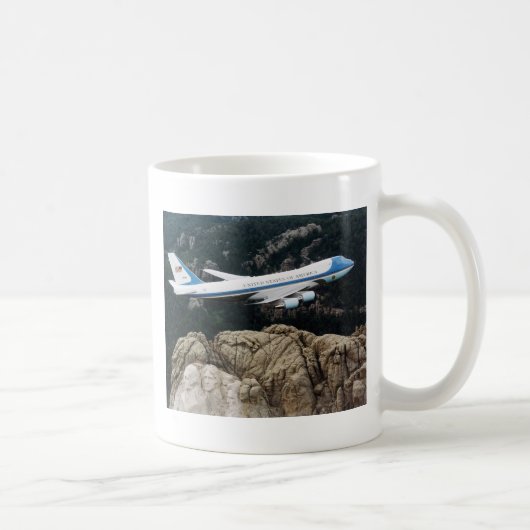 Air Force One über der Mount Rushmore Tasse (Rechts)