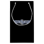 Air Pilot Chrome like Wings Compass auf schwarz Kleine Geschenktüte (Rückseite)