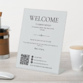 Airbnb Willkommens-Ferienvermietung QR-Code Hellgr Sockelschild (In SItu)