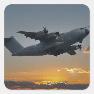 Airbus A400M bei Sunset Quadratischer Aufkleber
