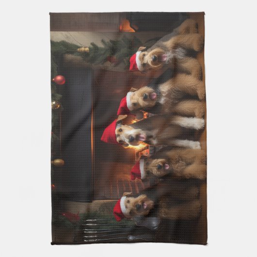 Airedale am Feuerplatz Weihnachten Geschirrtuch (Vertikal)