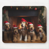Airedale am Feuerplatz Weihnachten Mousepad (Vorne)