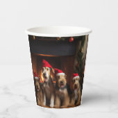 Airedale am Feuerplatz Weihnachten Pappbecher (Vorderseite)