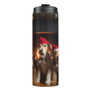 Airedale am Kamin Weihnachten  Thermosbecher