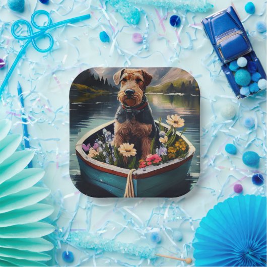 Airedale Dog on a Paddle: Ein Landschaftliches Abe Pappteller (Party)