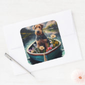 Airedale Dog on a Paddle: Ein Landschaftliches Abe Quadratischer Aufkleber (Umschlag)