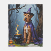 Airedale Dog Whimsical Halloween Malerei Fleecedecke (Vorderseite)