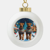 Airedale Dogs Christmas Snow Holiday Keramik Kugel-Ornament (Vorderseite)